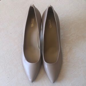 Michael Kors Women's Tan Pumps